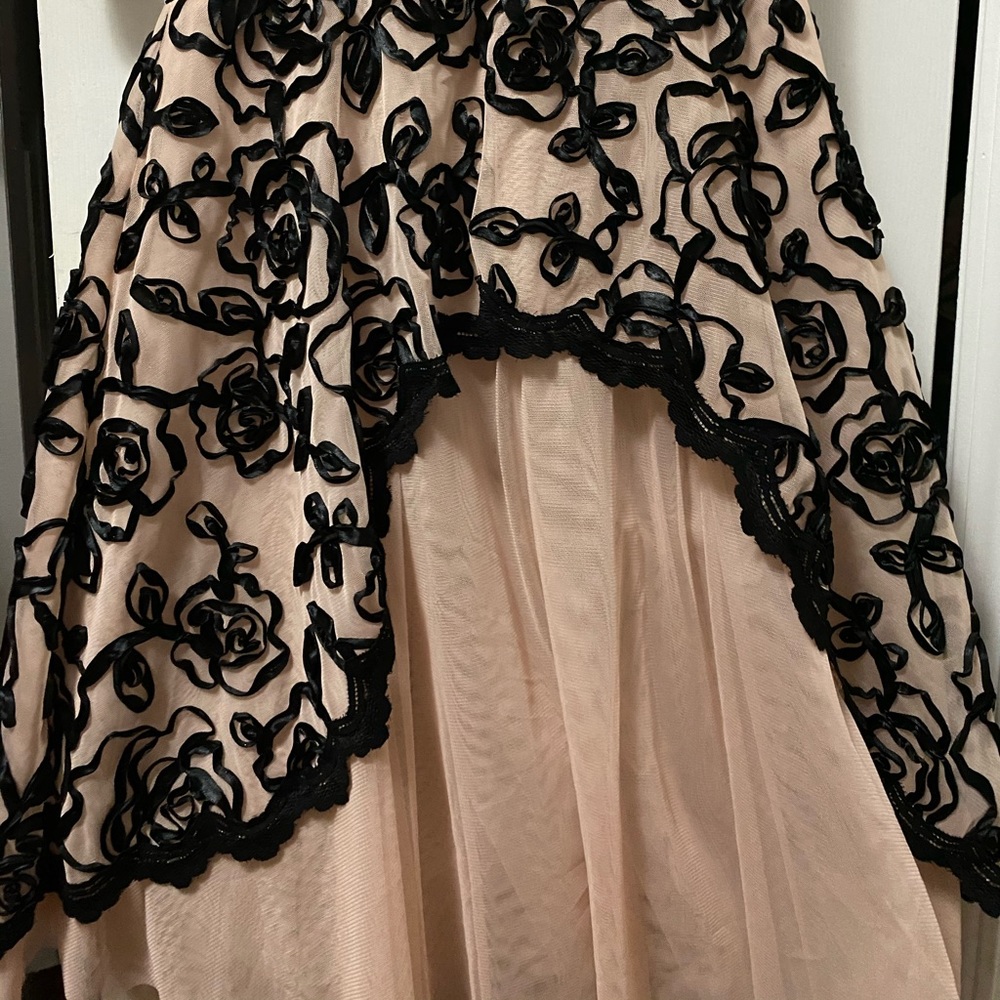 Clothing - Picture 5 of 5